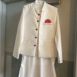 Boys White Textured Nehru Vest Jacket with Red Pocket Square